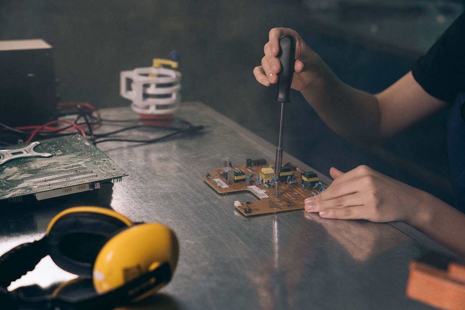 Box build: what changes when you hand over the whole product