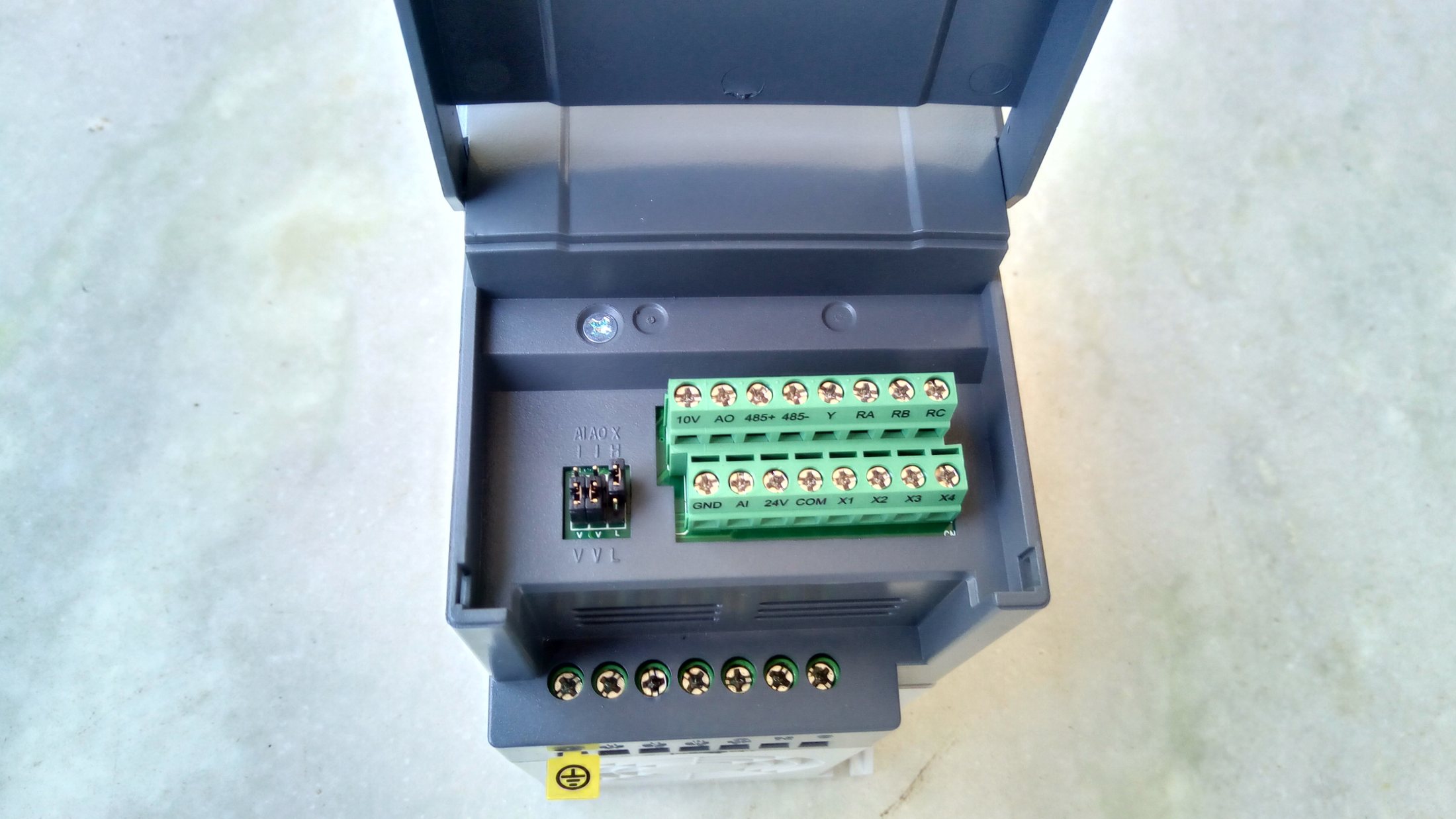 Earthing and shielding around a drive: why the analogue signal drifts