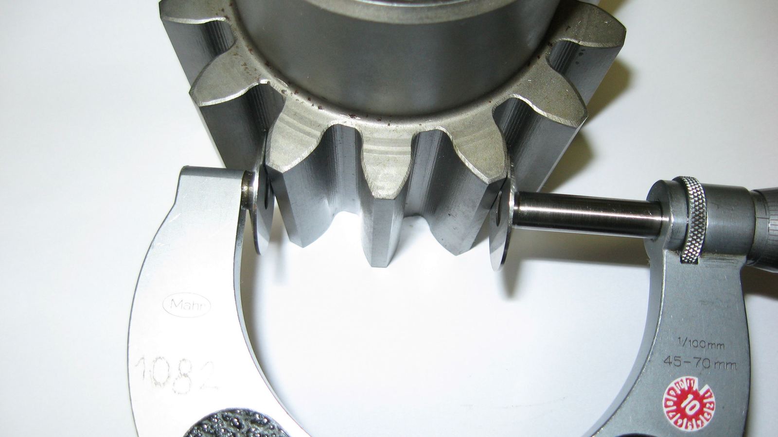 When two inspectors disagree: the measurement error hiding inside your tolerance